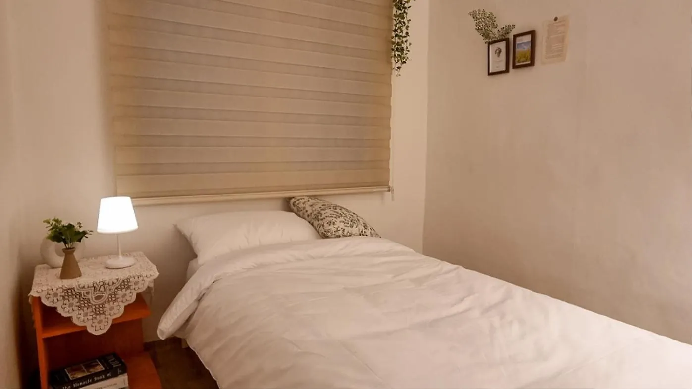 Guest house July & August, Hongdae, 3Min To Hapjeong Stn, 7 Guests Hotel Seoul
