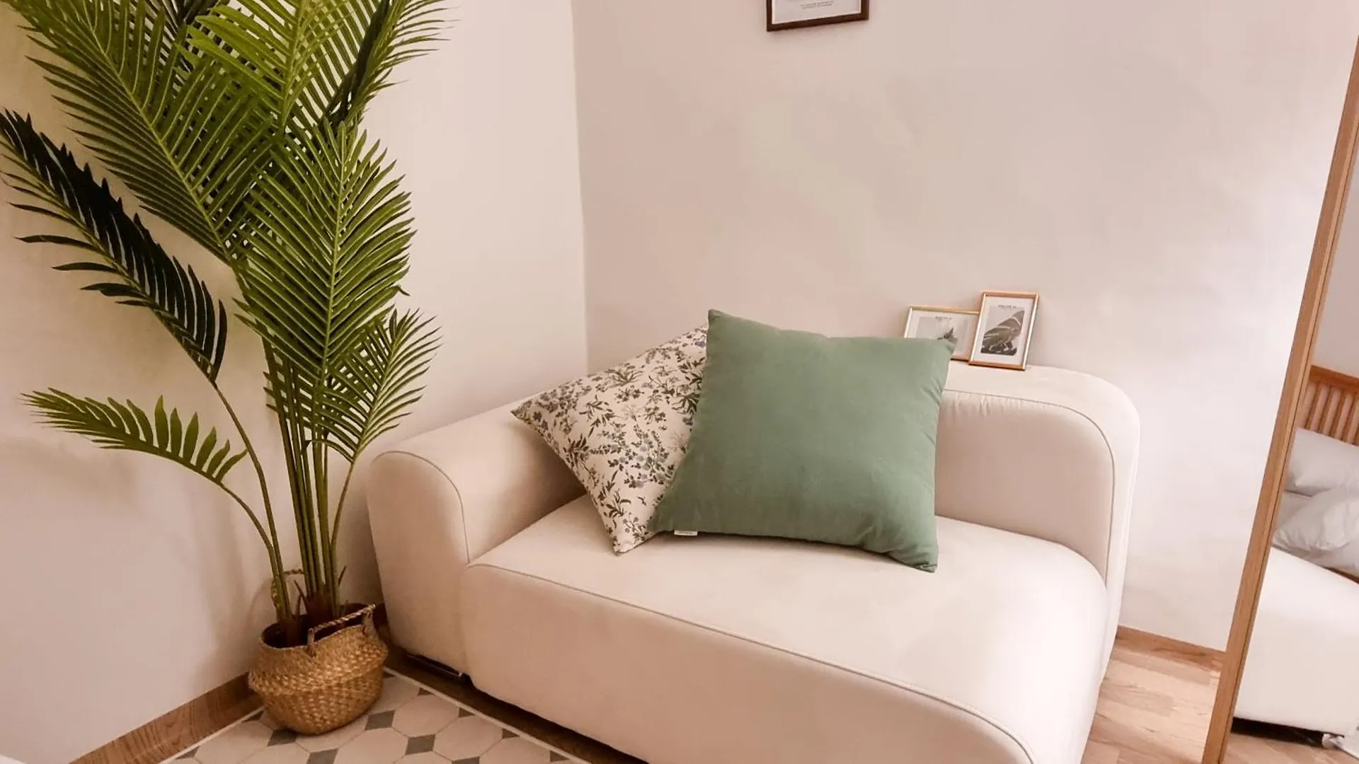 Guest house July & August, Hongdae, 3Min To Hapjeong Stn, 7 Guests Hotel Seoul