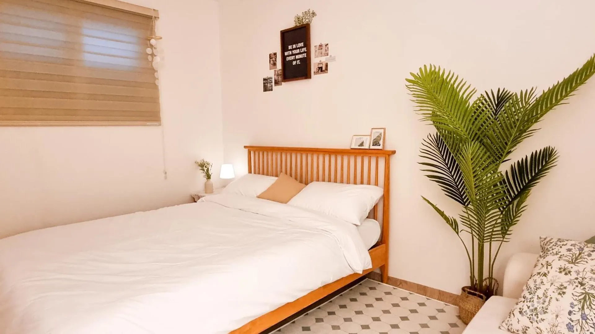 July & August, Hongdae, 3Min To Hapjeong Stn, 7 Guests Hotel Seoul 0*,  South Korea