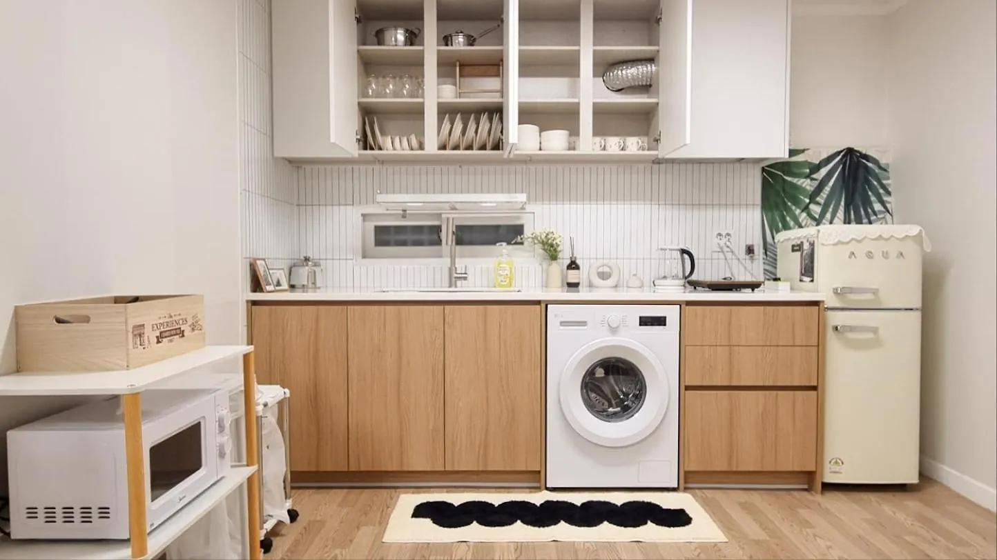 July & August, Hongdae, 3Min To Hapjeong Stn, 7 Guests Hotel Seoul South Korea