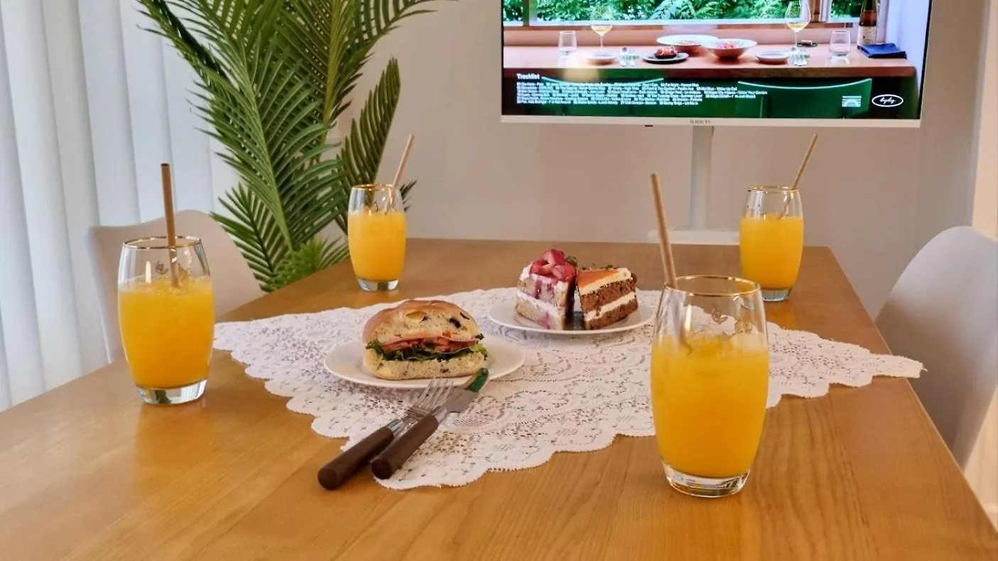 July & August, Hongdae, 3Min To Hapjeong Stn, 7 Guests Hotel Seoul