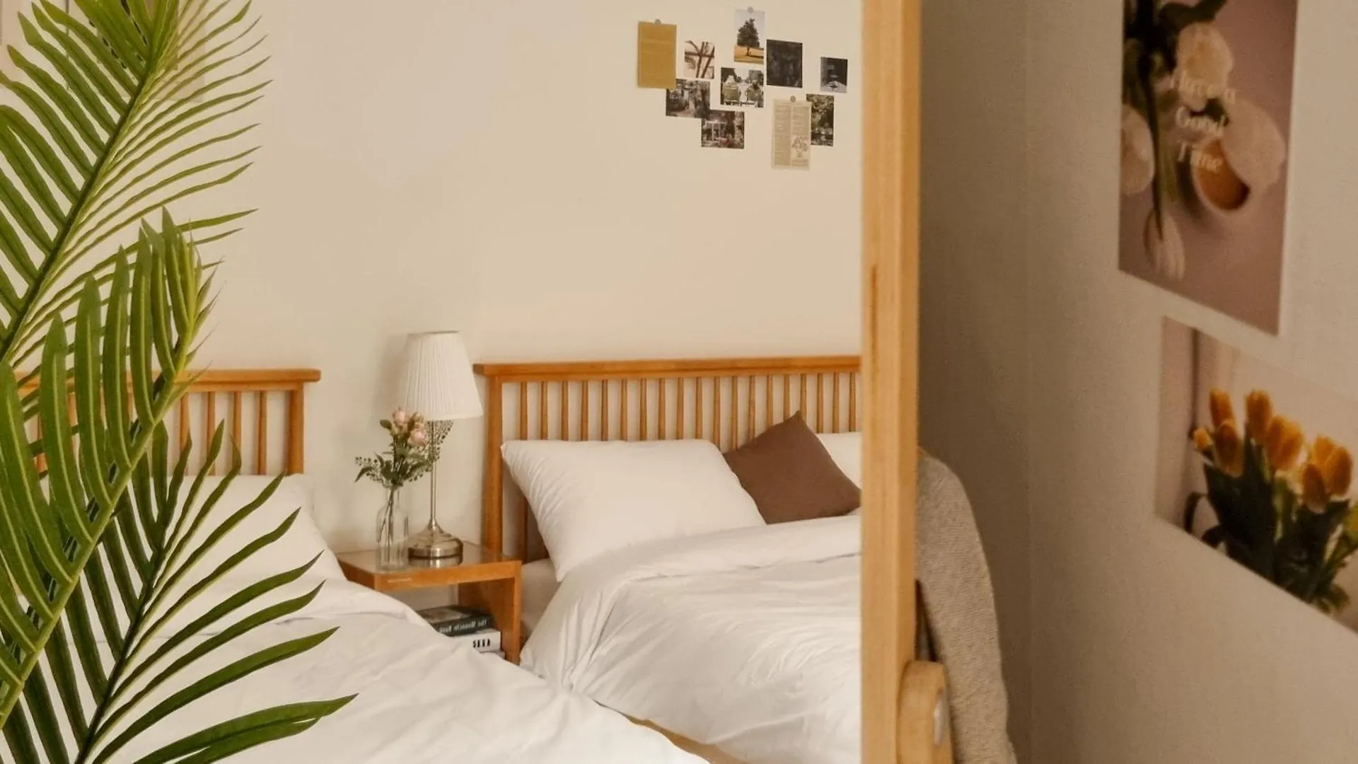 July & August, Hongdae, 3Min To Hapjeong Stn, 7 Guests Hotel Seoul 0*,  South Korea
