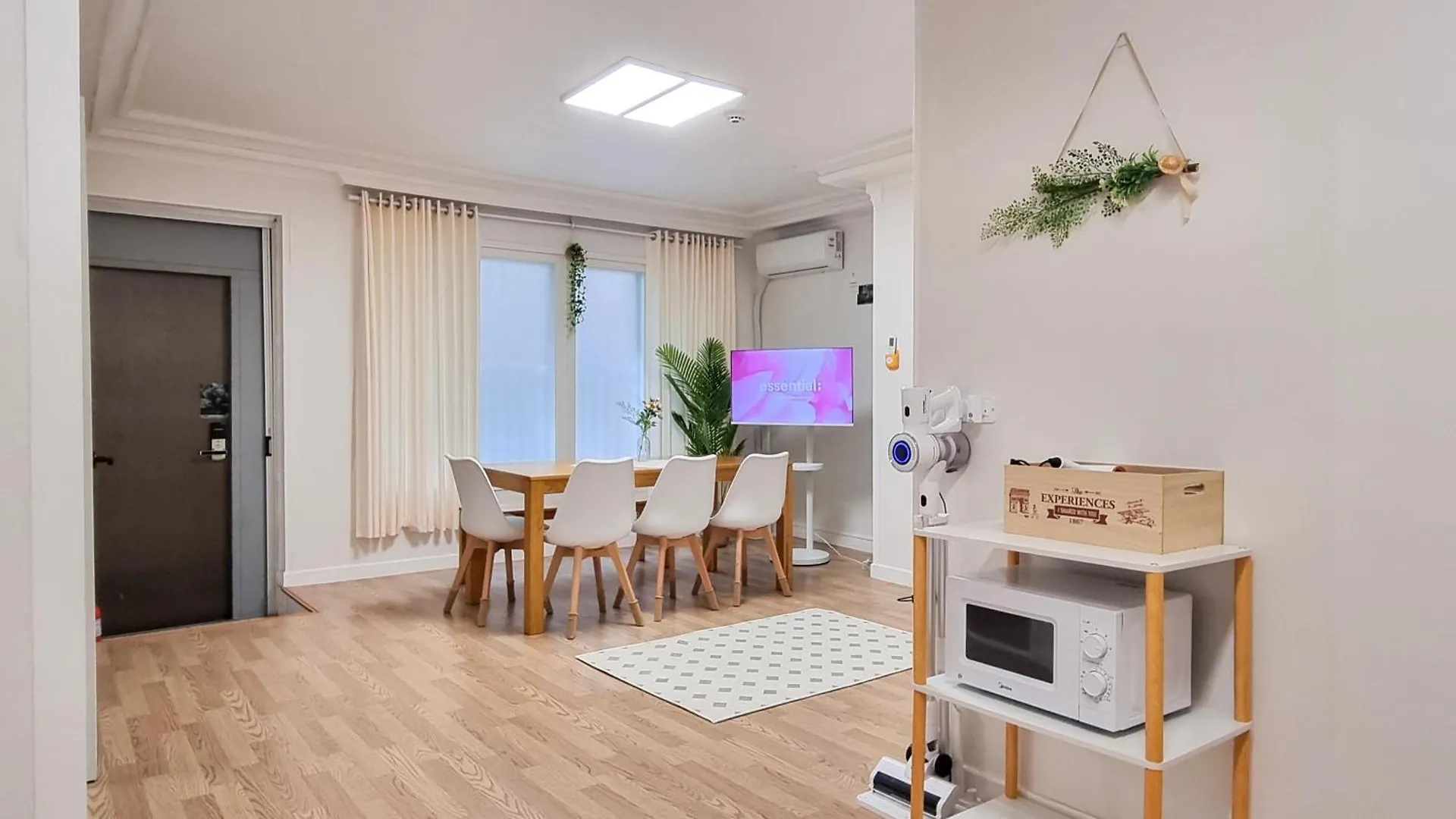 Guest house July & August, Hongdae, 3Min To Hapjeong Stn, 7 Guests Hotel Seoul
